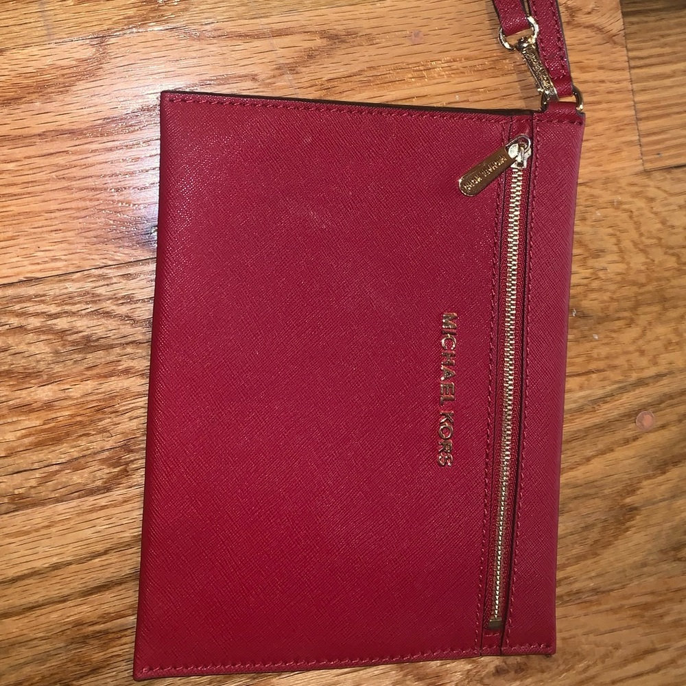 Micheal Kors wristlet